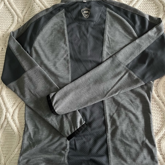 NWOT Equestrian Attire Small long sleeved 1/4 Zip top by Platinum - Picture 2 of 5